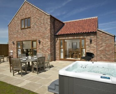 Contemporary Yorkshire Cottages, Hot Tub