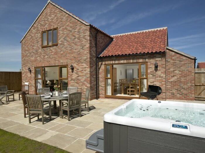 Contemporary yorkshire cottages hot tub cottage 1 as