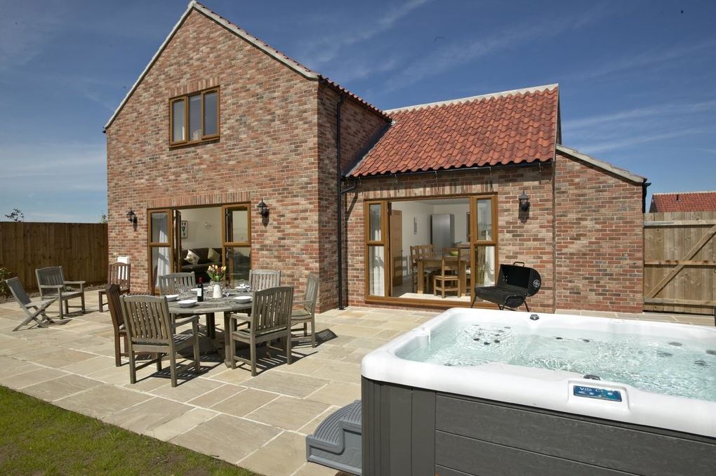 Contemporary Yorkshire Cottages Hot Tub Sleeps 20 Acacia Cottages