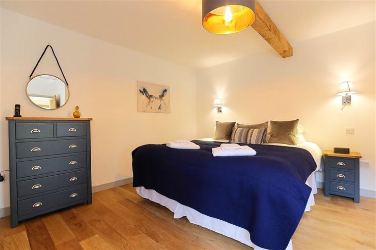 Cotswold Farm Barns, Hot Tub - Acacia Cottages