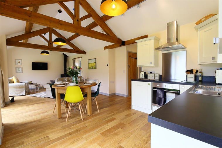 Cotswold Farm Barns, Hot Tub - Acacia Cottages