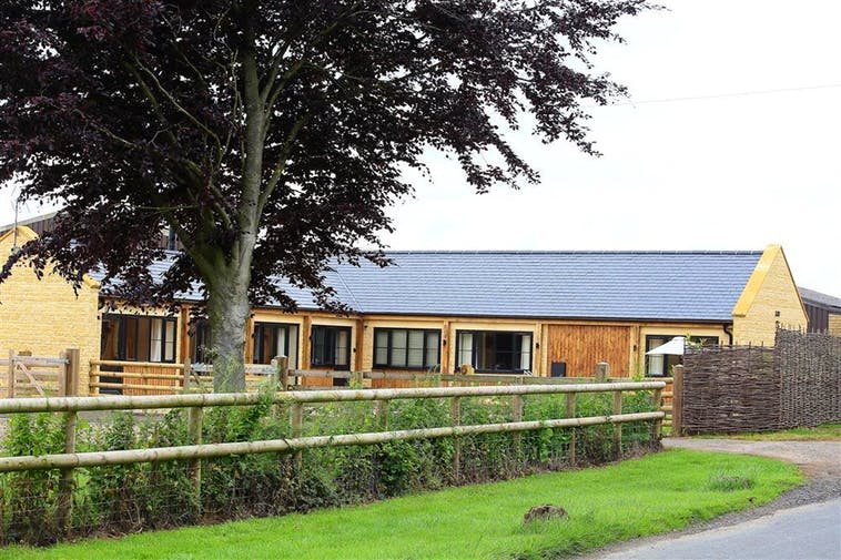 Cotswold Farm Barns, Hot Tub - Acacia Cottages