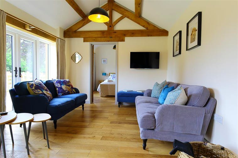 Cotswold Farm Barns, Hot Tub - Acacia Cottages