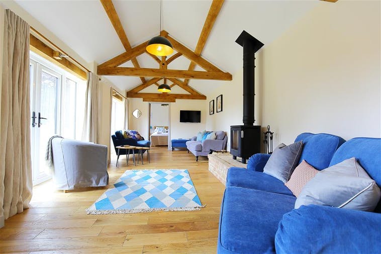 Cotswold Farm Barns, Hot Tub - Acacia Cottages
