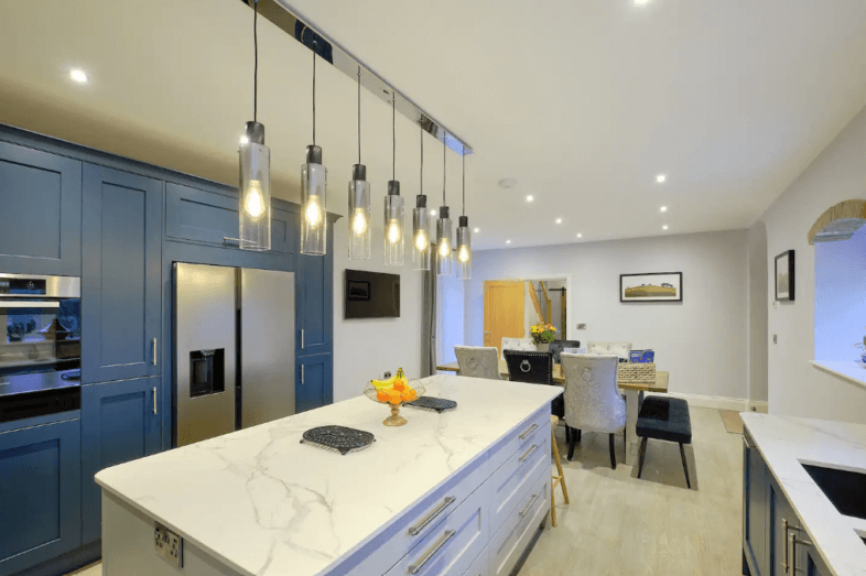 Harrogate Barn Conversion, sleeps 10, Harrogate - Acacia Cottages