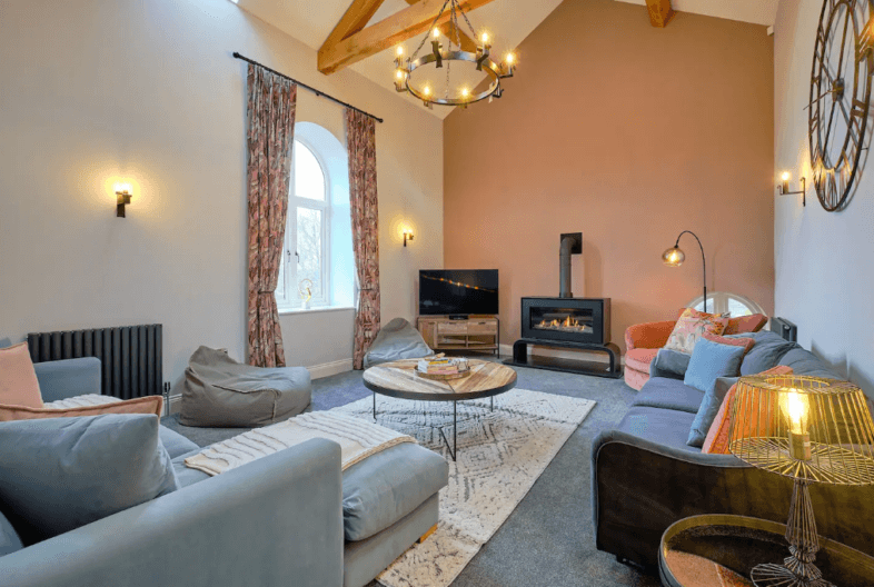 Harrogate Barn Conversion, sleeps 10, Harrogate - Acacia Cottages