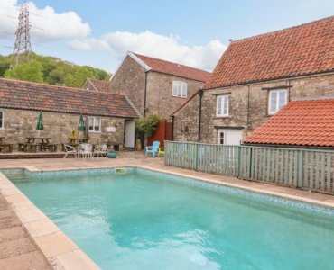 Stone Farmhouse, Pool & Hot Tub