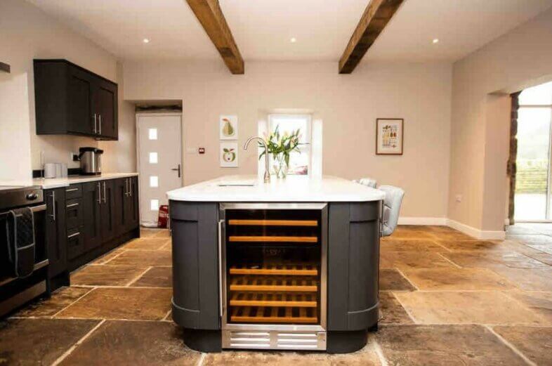 West Yorkshire Barn Conversion, Hot Tub, sleeps 12 - Acacia Cottages