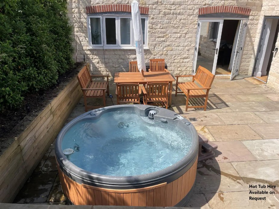 Yorkshire Escape outside hot tub hire