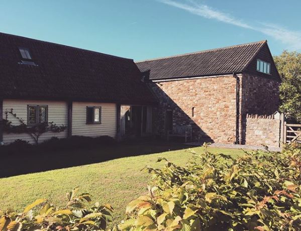 Beautiful Bath Barns sleeps 12-20 people near Bath - Acacia Cottages
