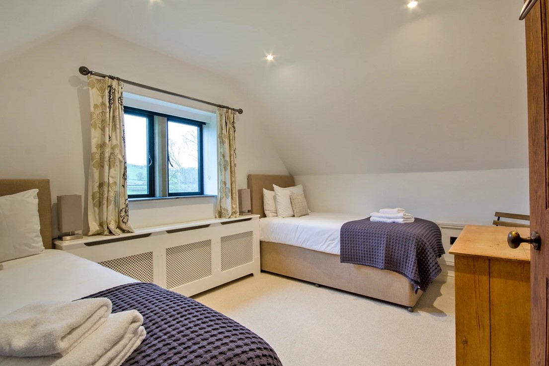 derbyshire hall bedroom