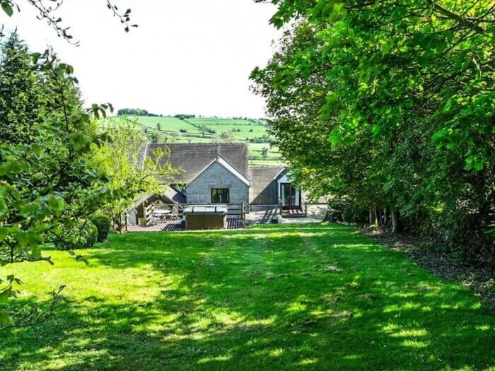 derbyshire farm hot tub