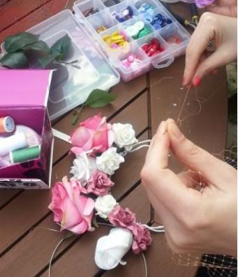 hen weekend activity flower crown workshop