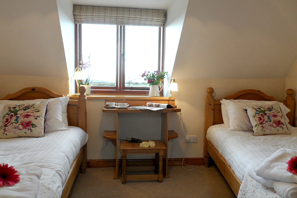 Holiday Cottages Warwickshire Sleeps 16 Birmingham Acacia Cottages