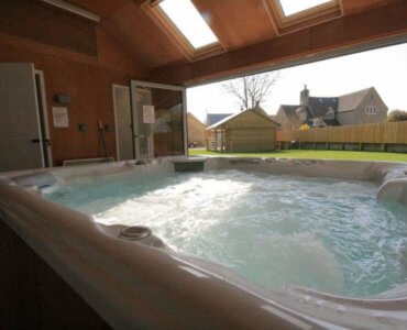 MB Oxfordshire Barn, Hot Tub