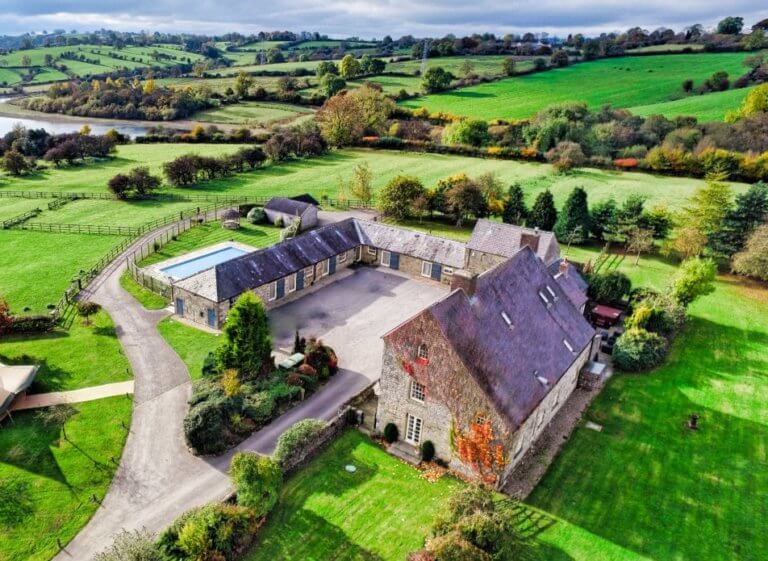Peak District Houses, Hot Tub & Pool sleeps 1237 Derby Acacia Cottages