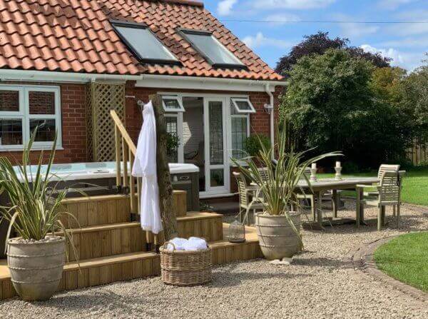 Red Roofs York Hot Tub Sleeps 16 Near York Acacia Cottages
